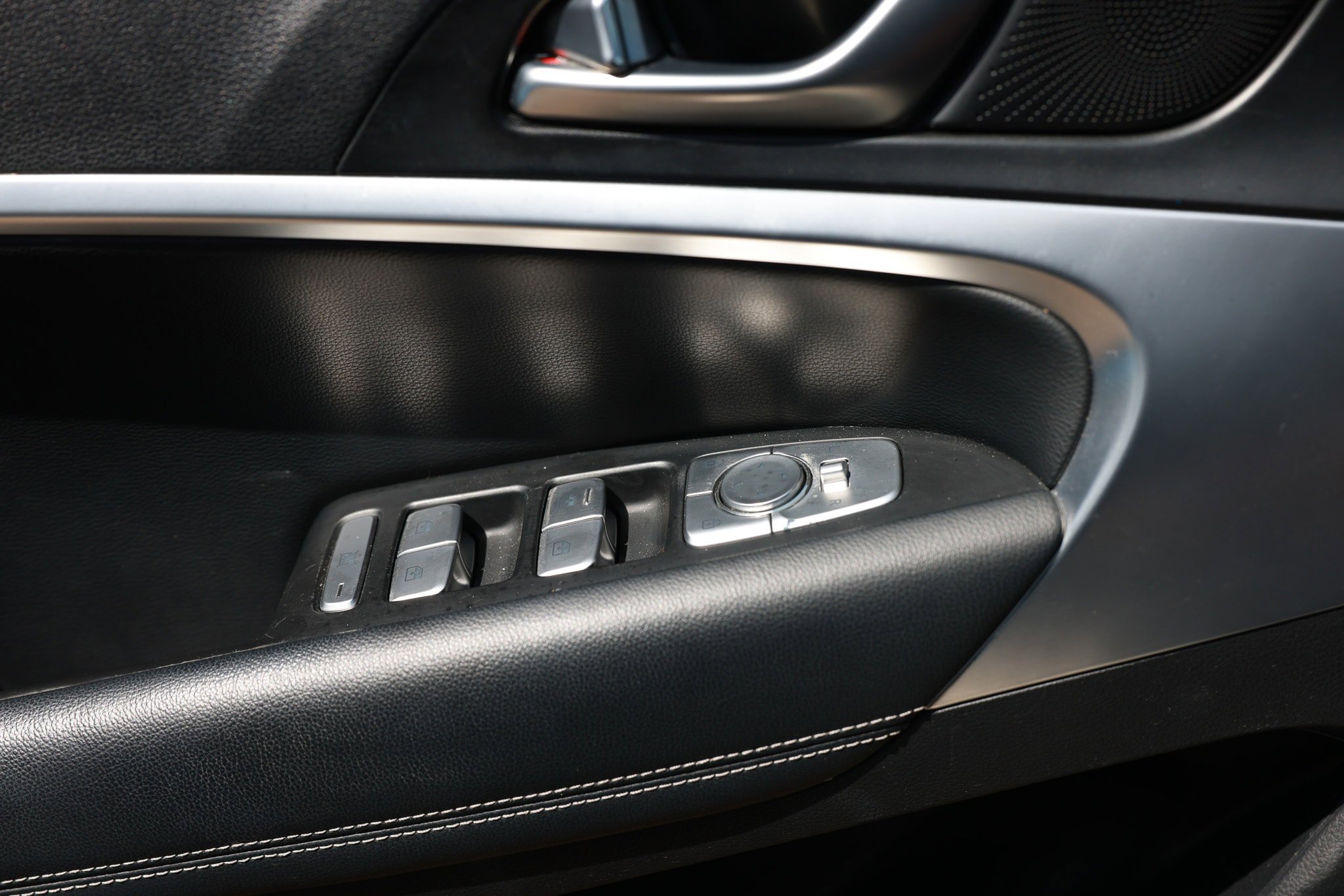 Used 2020 Genesis G70 2.0T RWD image 48