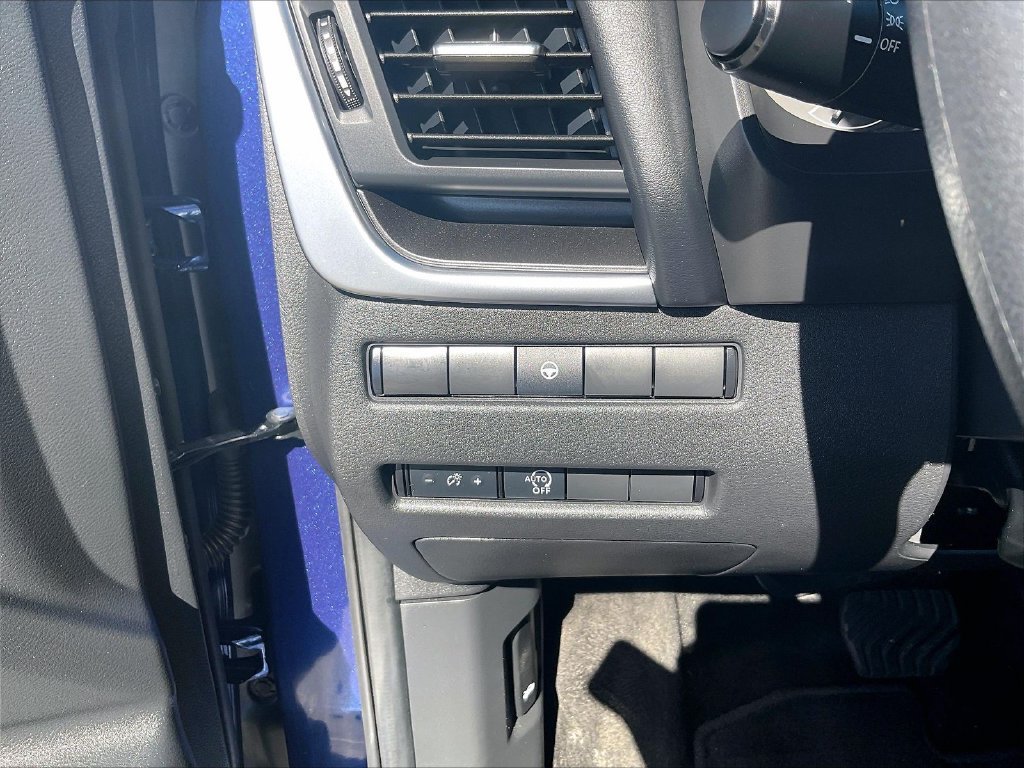 Used 2023 Nissan Rogue SV AWD/4WD image 26