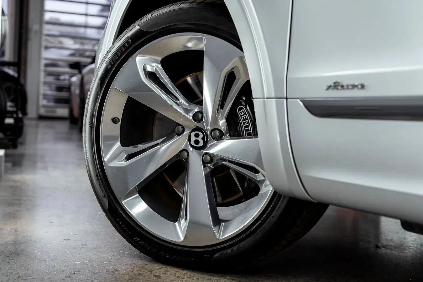 Used 2023 Bentley Bentayga AWD/4WD image 41