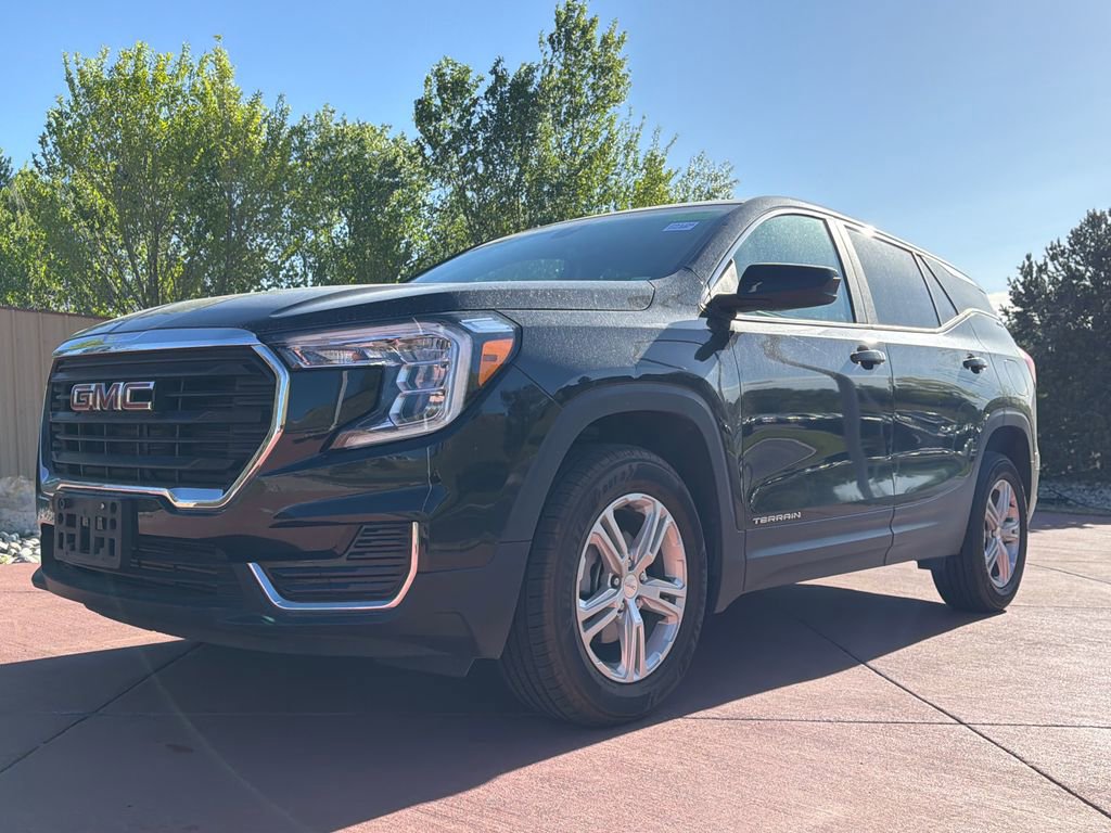 Used 2024 GMC Terrain SLE AWD/4WD image 3