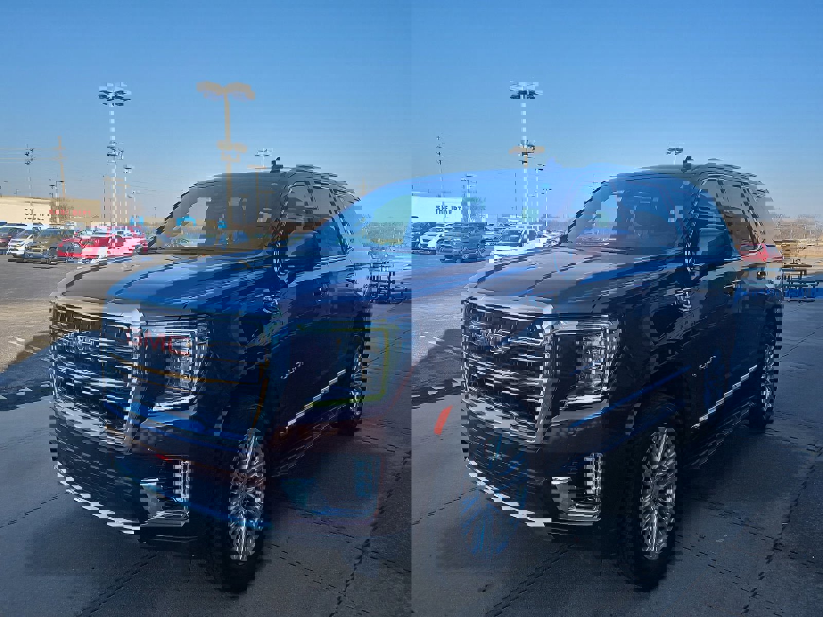 Used 2023 GMC Yukon SLT image 2