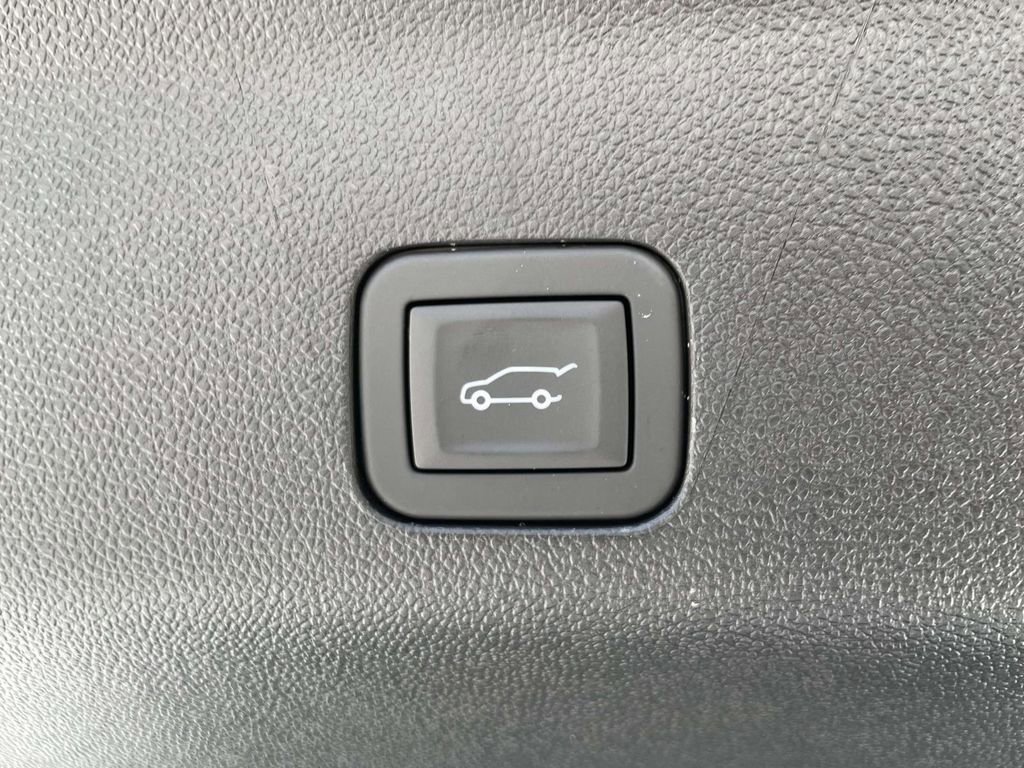 New 2026 Cadillac Escalade ESV Platinum Sport w/ LPO, ONYX Package image 11