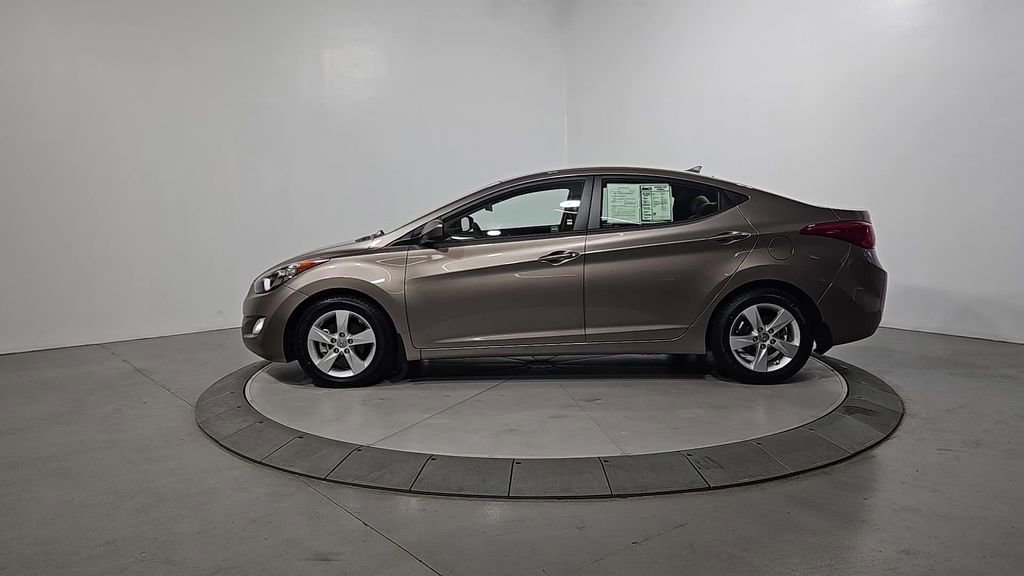 Used 2013 Hyundai Elantra GLS w/ Preferred Pkg FWD image 2