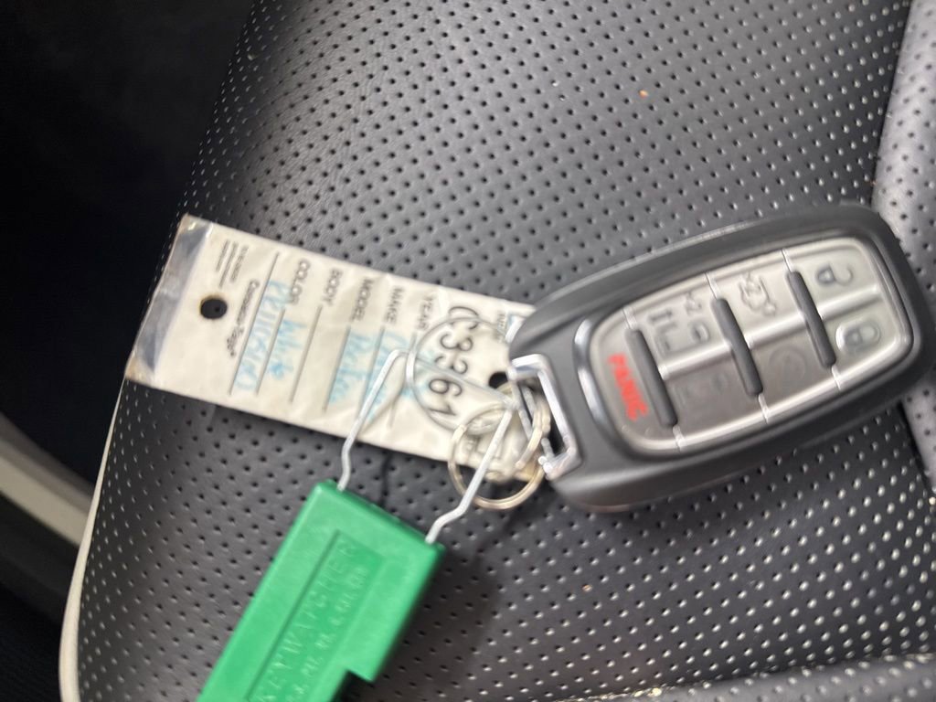 Used 2024 Chrysler Pacifica Limited w/ Uconnect Theater Family Group image 26