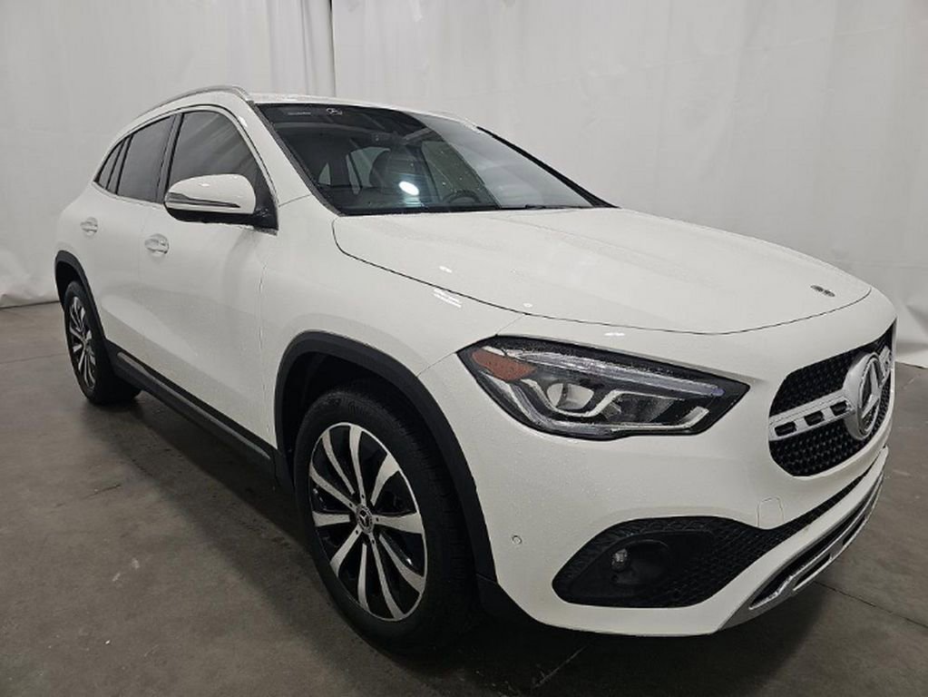 Used 2023 Mercedes-Benz GLA 250 4MATIC w/ Premium Package image 3
