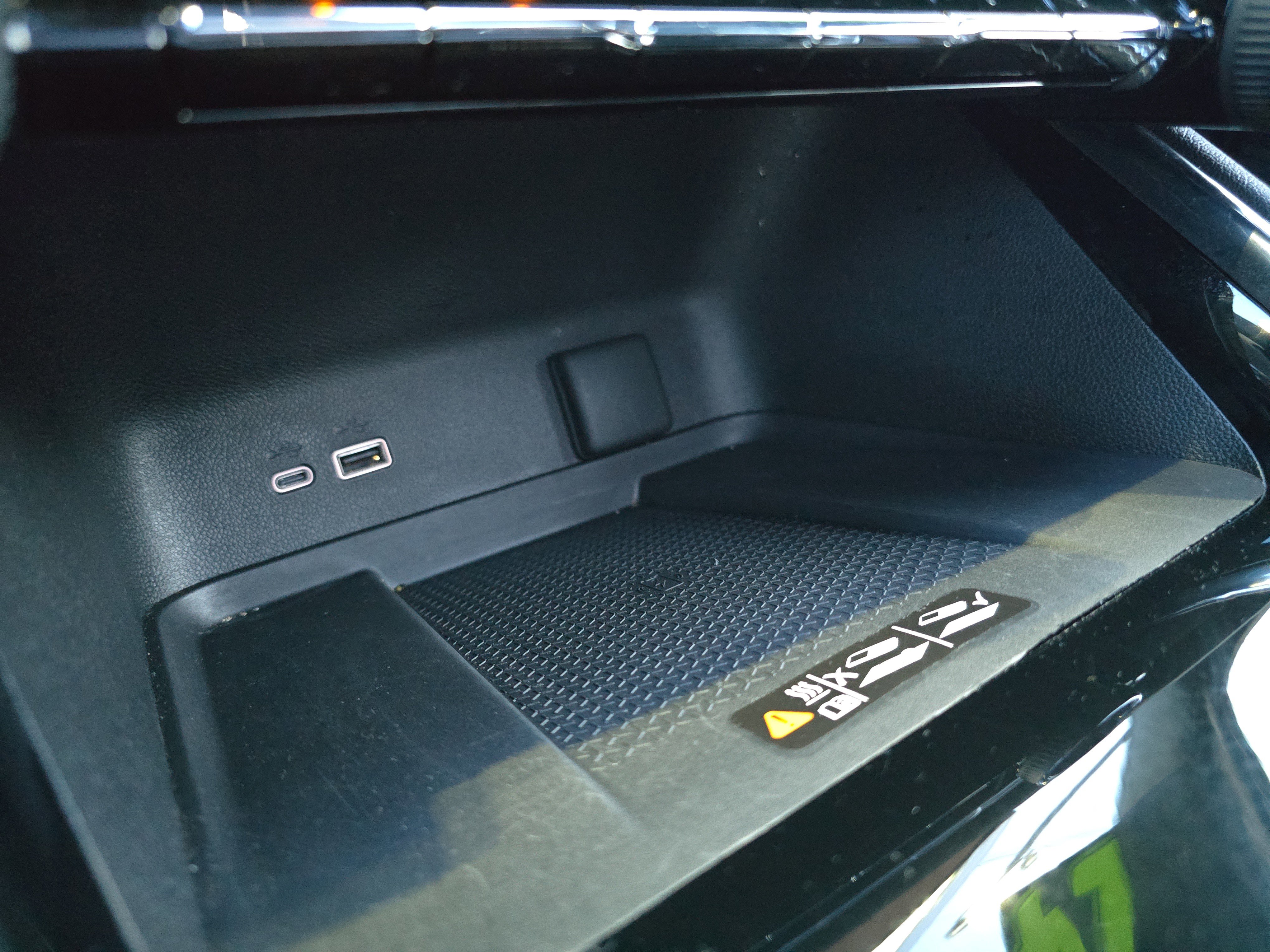 Used 2024 Chevrolet Traverse RS w/ LPO, Floor Liner Package image 34