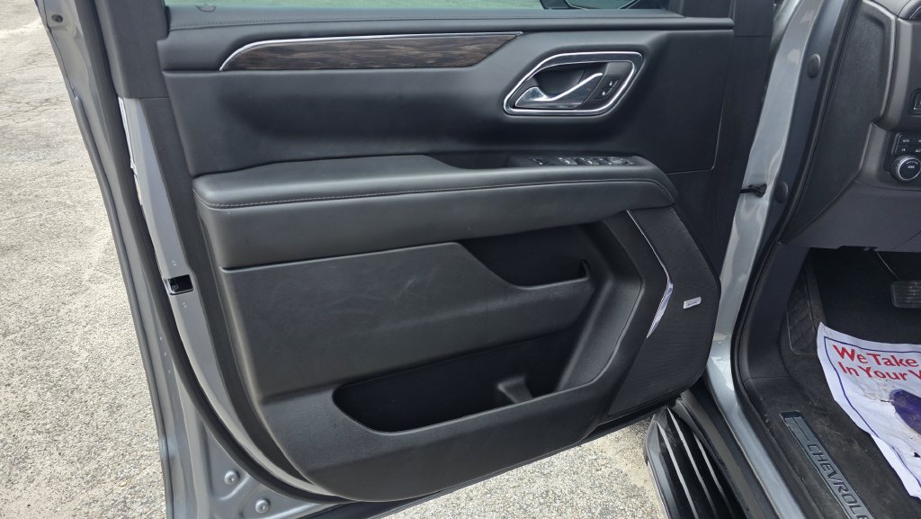 Used 2023 Chevrolet Tahoe LT w/ Luxury Package AWD/4WD image 16