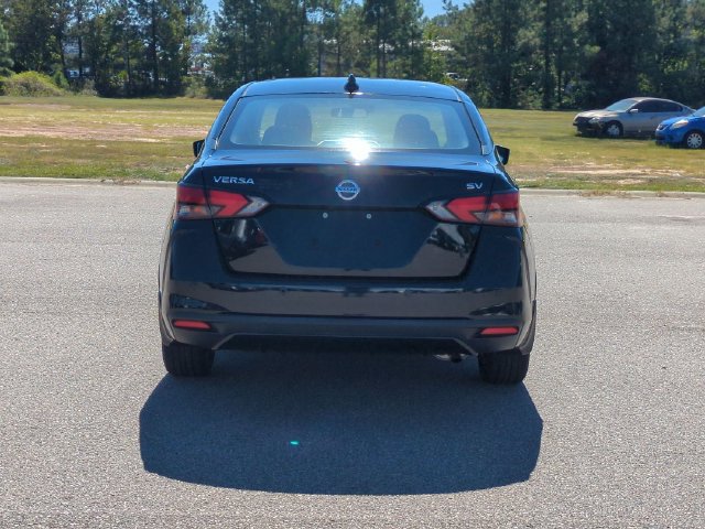 Used 2021 Nissan Versa SV FWD image 4