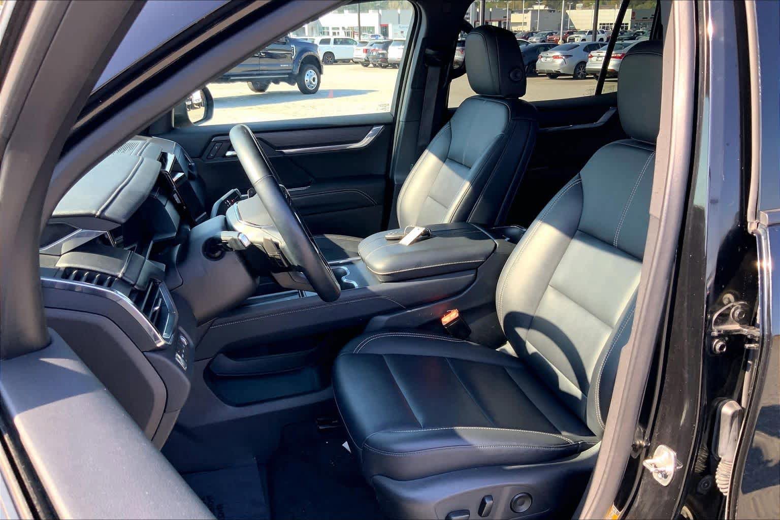 Used 2024 GMC Acadia Elevation image 8