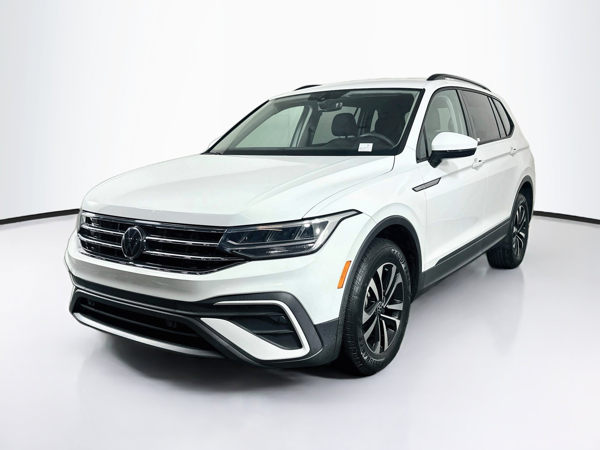 Used 2023 Volkswagen Tiguan S FWD image 3