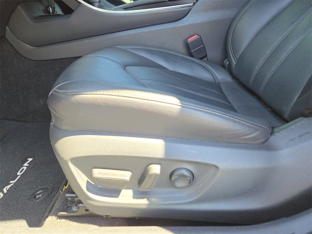 Used 2020 Toyota Avalon XLE FWD image 24