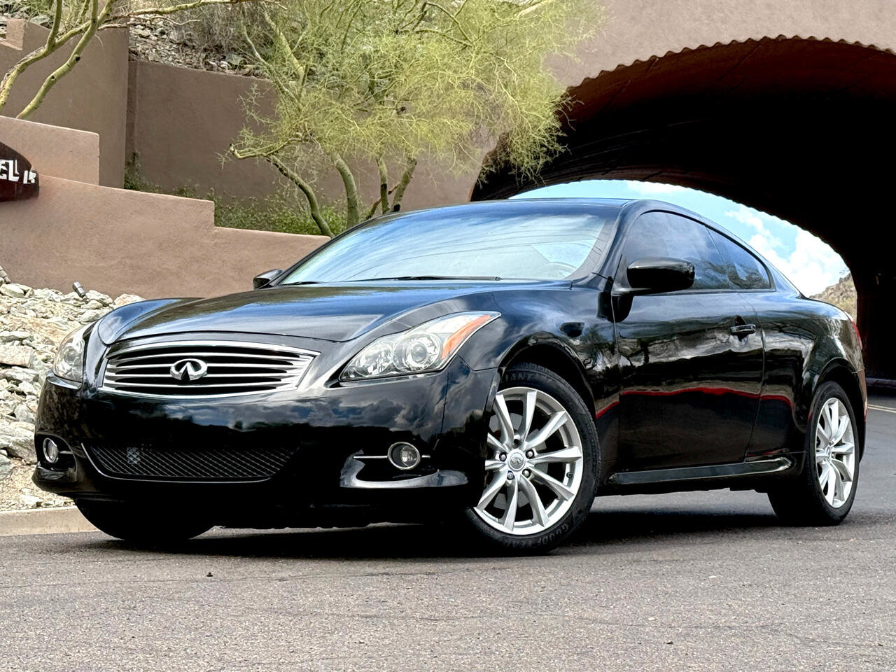 Used 2012 INFINITI G37 x w/ Premium Pkg AWD/4WD image 2