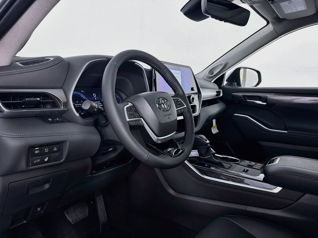 New 2026 Toyota Highlander Limited AWD/4WD image 13