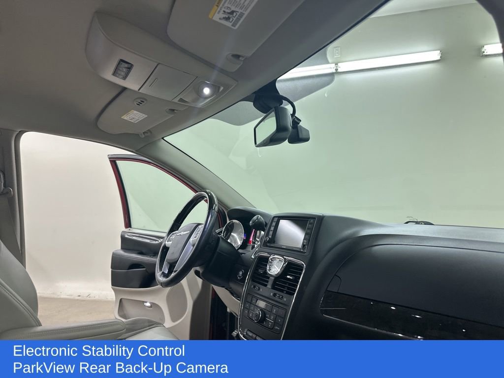 Used 2014 Chrysler Town & Country Limited image 19