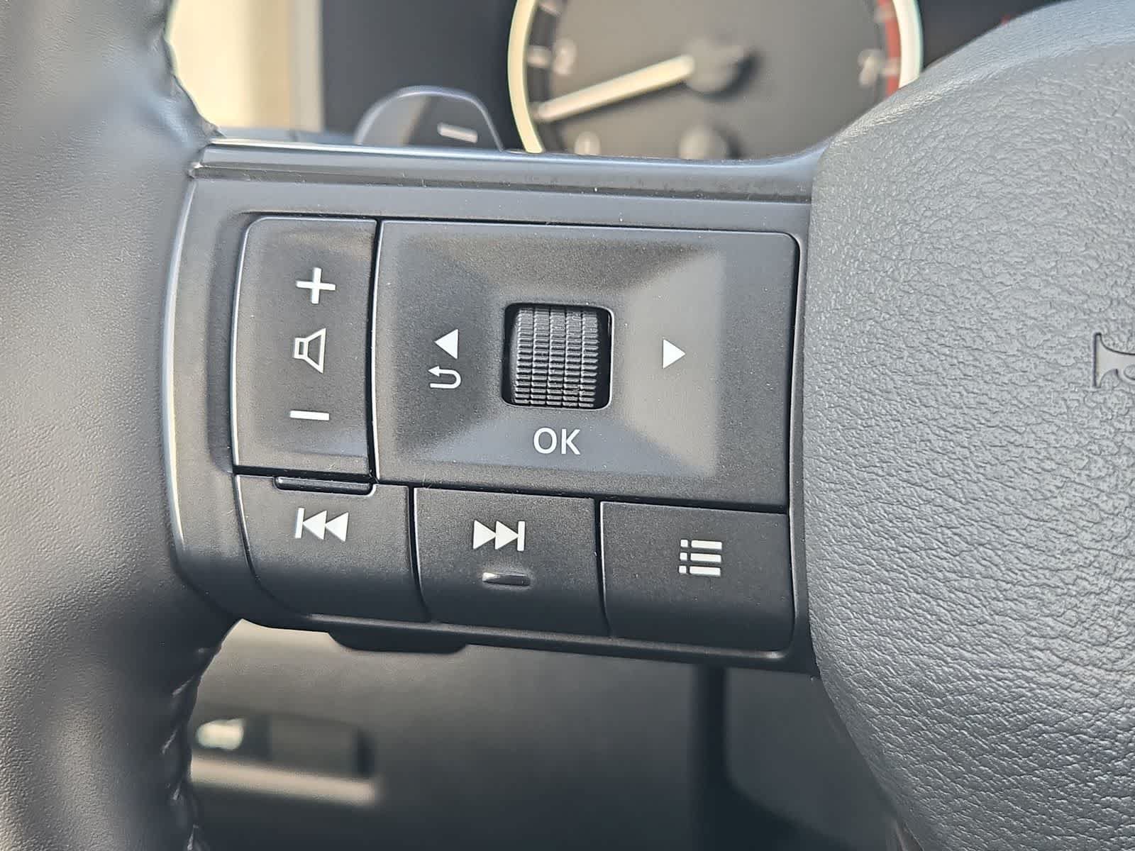 Used 2025 Nissan Rogue SV AWD/4WD image 23