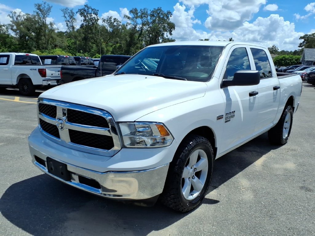 Used 2022 RAM 1500 Classic SLT AWD/4WD image 3