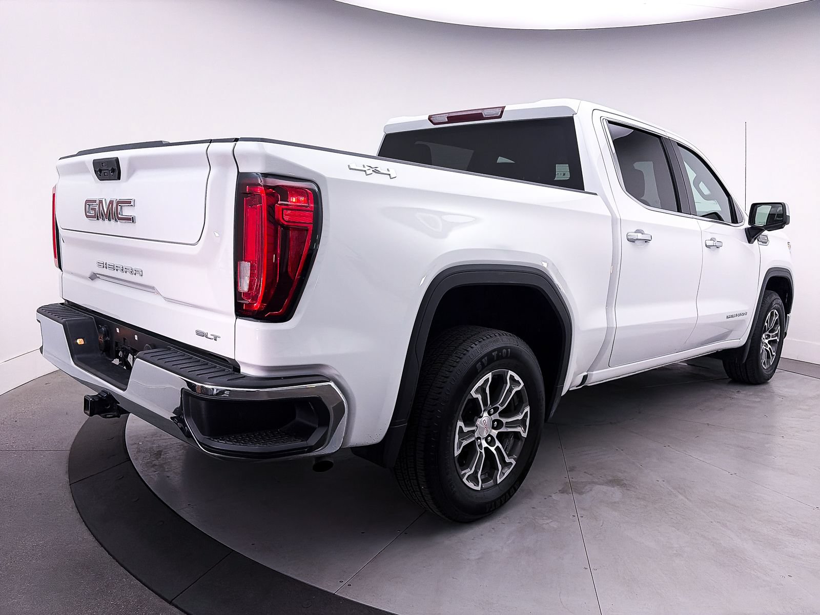 Used 2024 GMC Sierra 1500 SLT AWD/4WD image 15