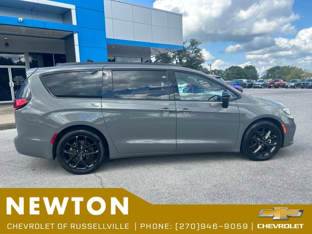 Used 2025 Chrysler Pacifica Limited FWD image 44