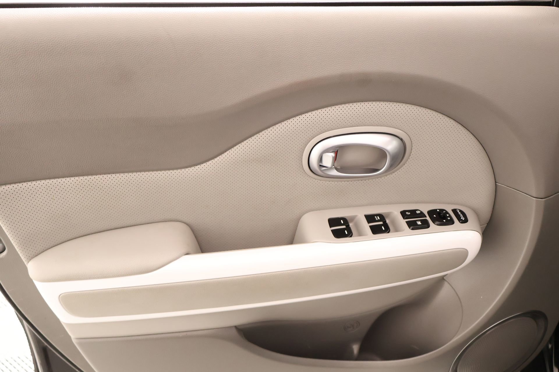 Used 2018 Kia Soul EV + image 16