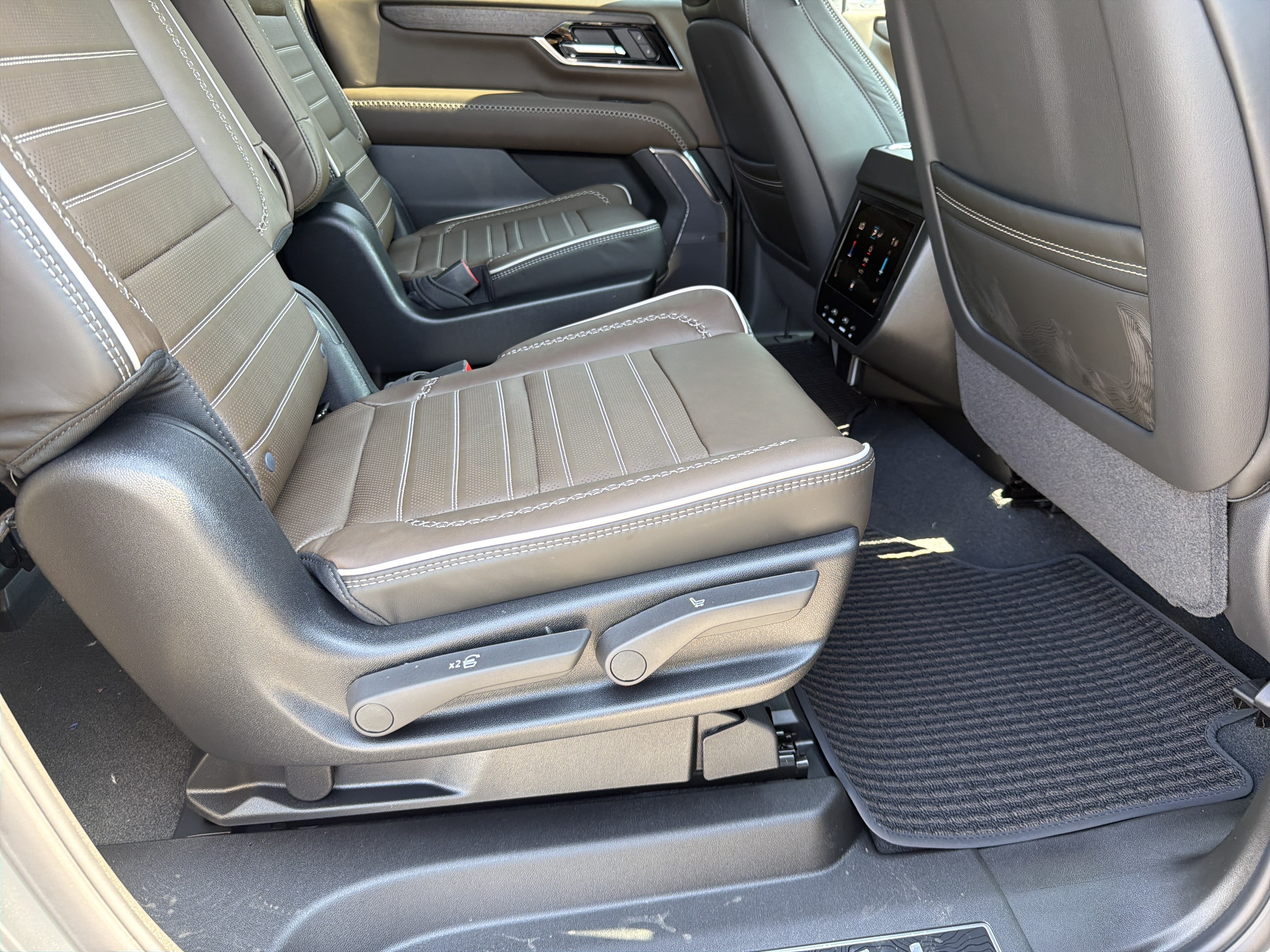New 2026 GMC Yukon XL Denali Ultimate AWD/4WD image 16