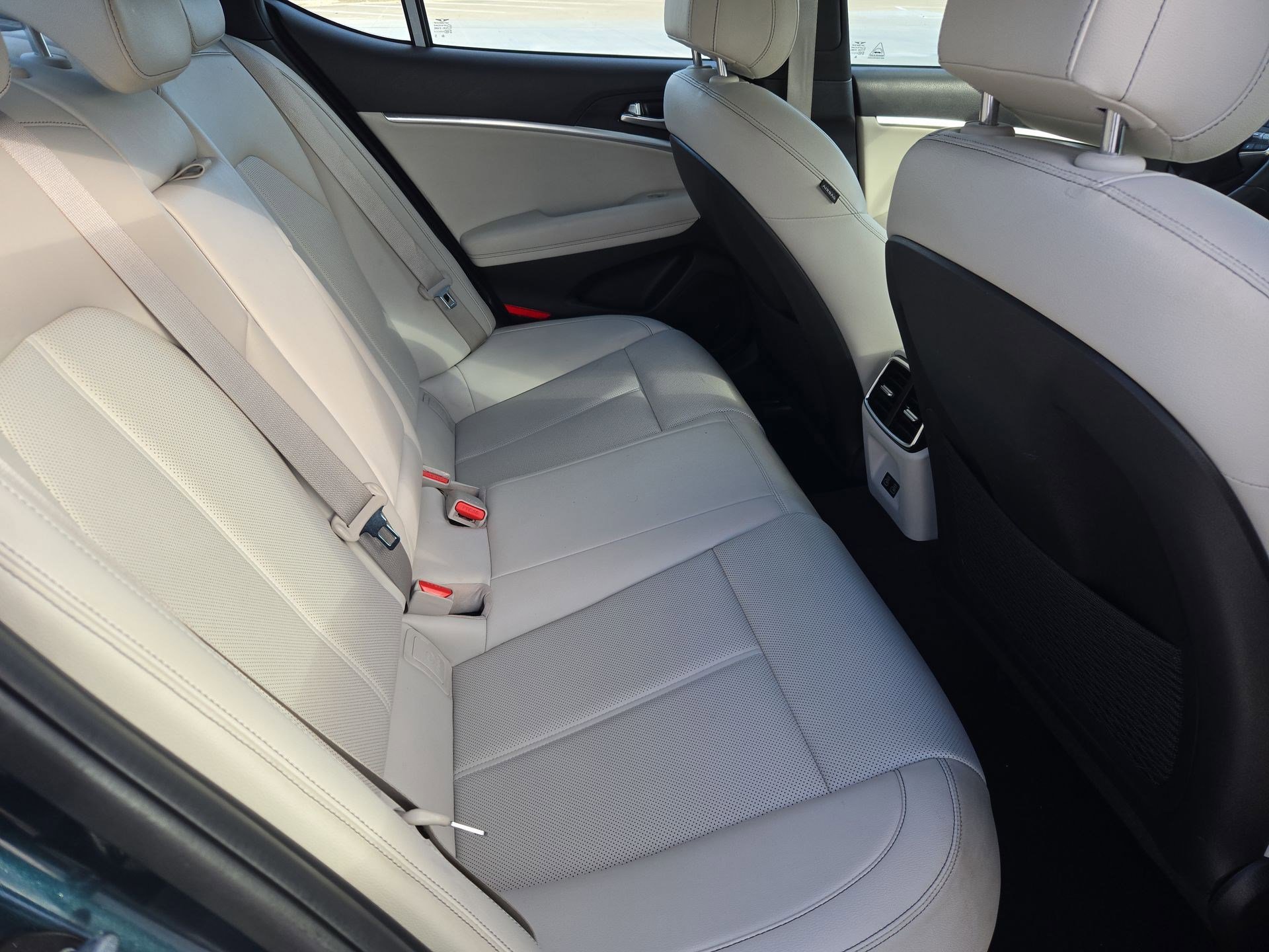 Used 2025 Genesis G70 2.5T image 30