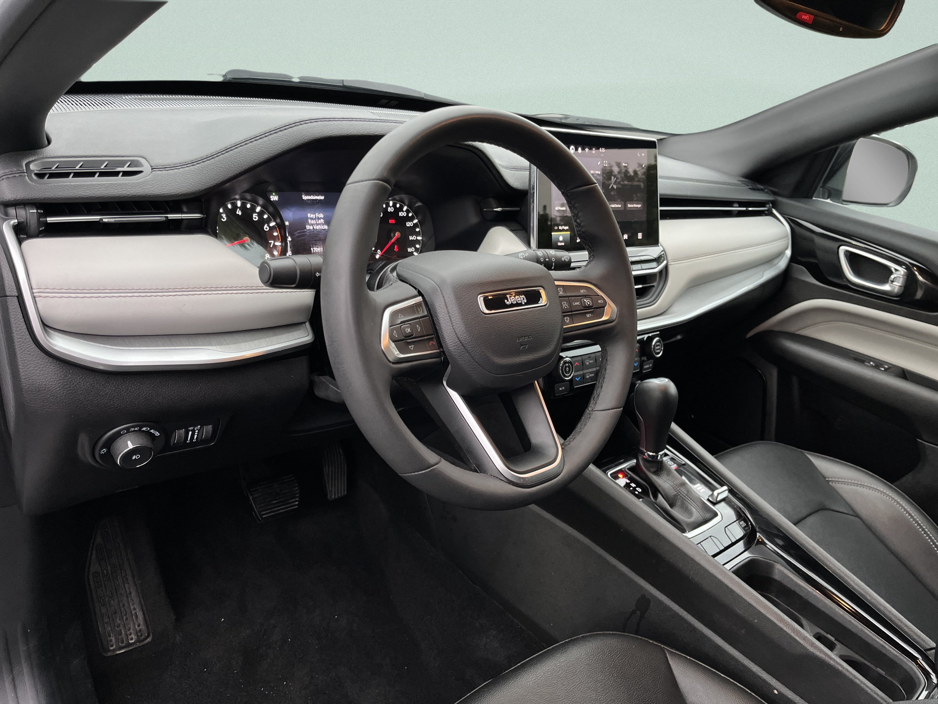 Used 2025 Jeep Compass Limited AWD/4WD image 15