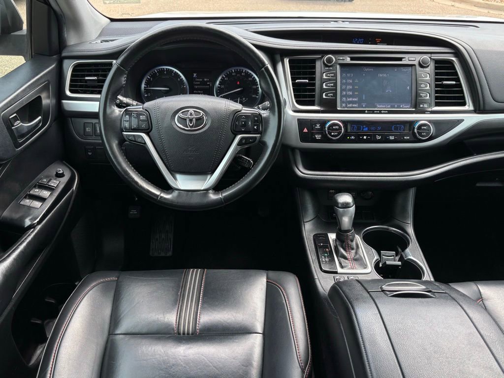 Used 2019 Toyota Highlander SE FWD image 11