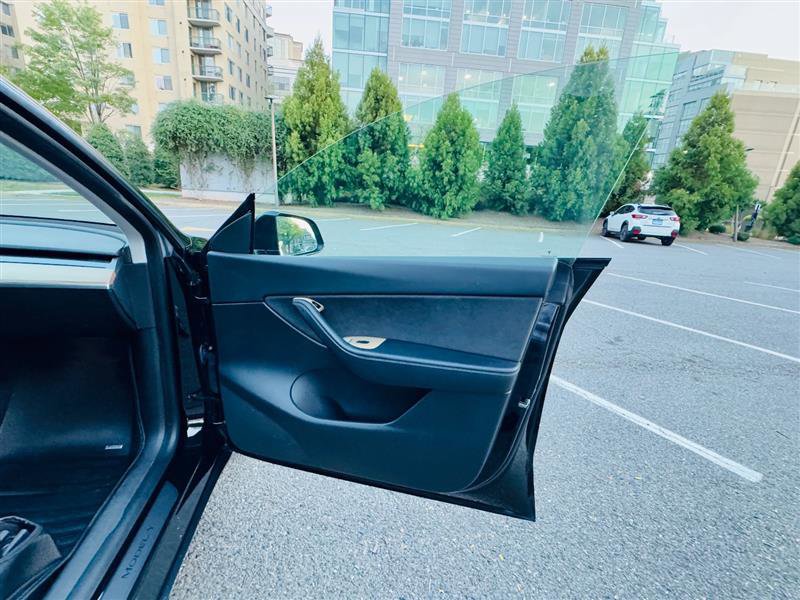 Used 2021 Tesla Model Y Long Range image 24