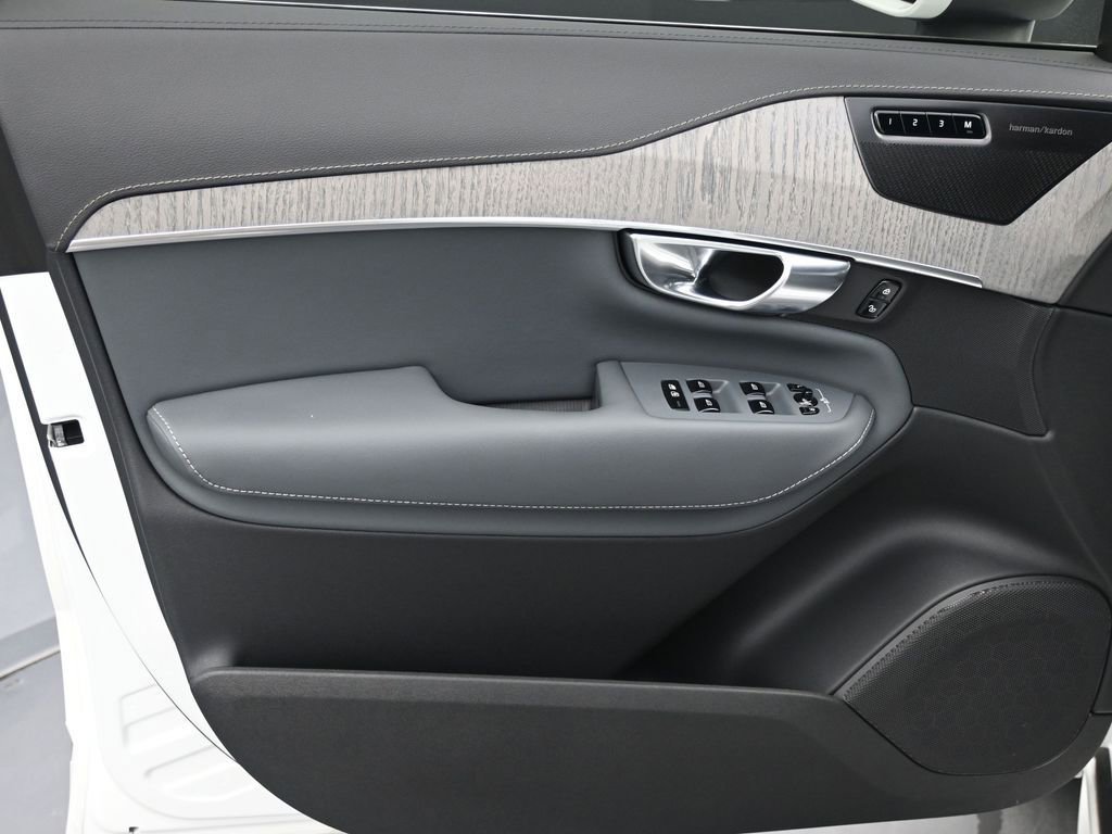 Certified 2025 Volvo XC90 B6 Ultra w/ Protection Package image 10