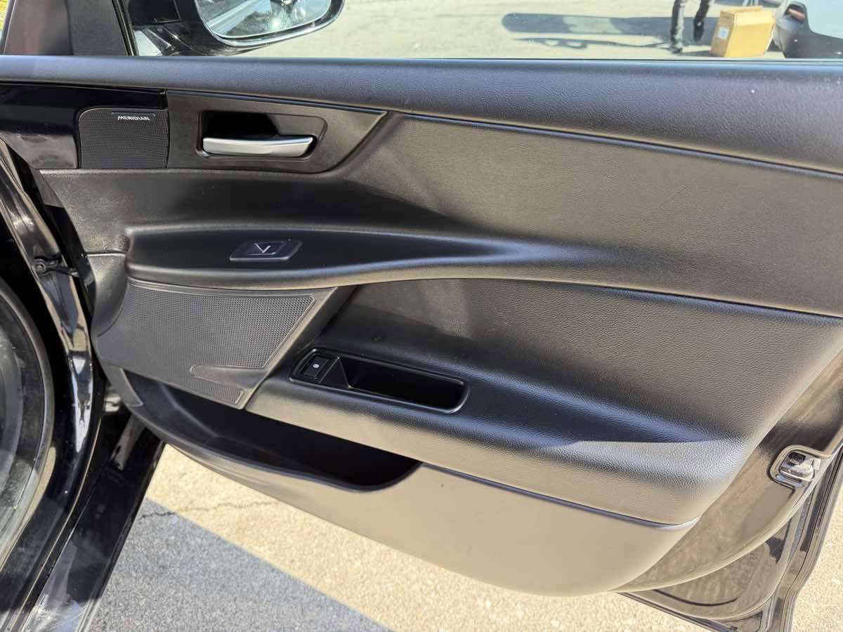 Used 2017 Jaguar XE Premium image 14