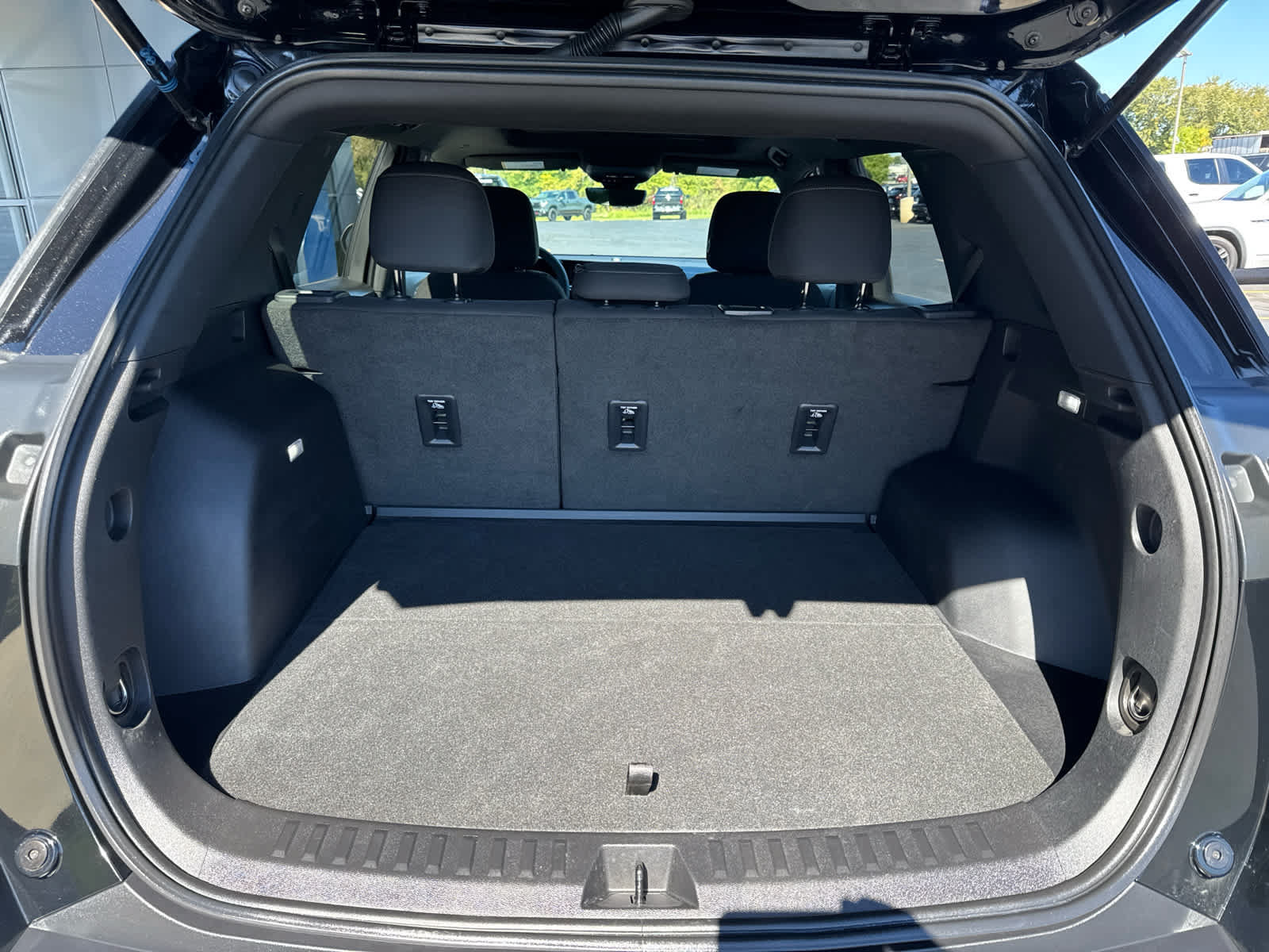 Used 2025 Chevrolet Equinox LT w/ Safety and Technology Package FWD image 14