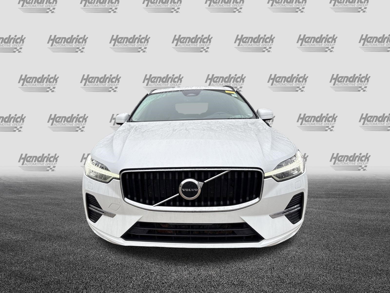 Used 2022 Volvo XC60 B5 Momentum w/ Climate Package image 3