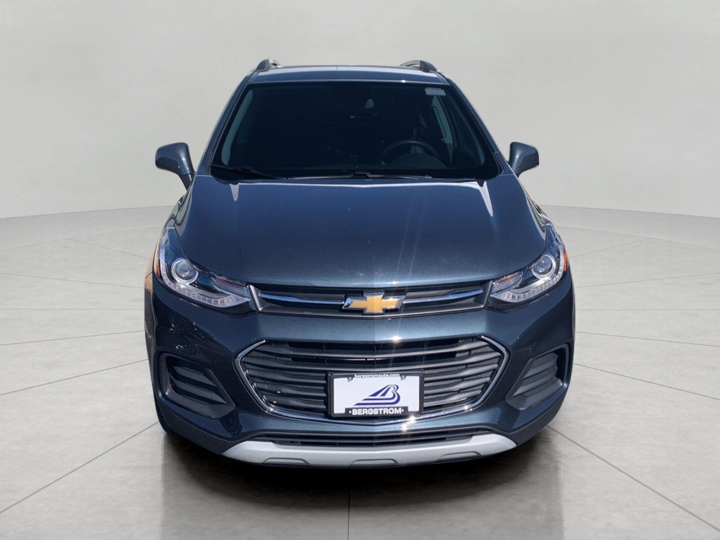 Used 2021 Chevrolet Trax LT w/ Premium Seat Package AWD/4WD image 3