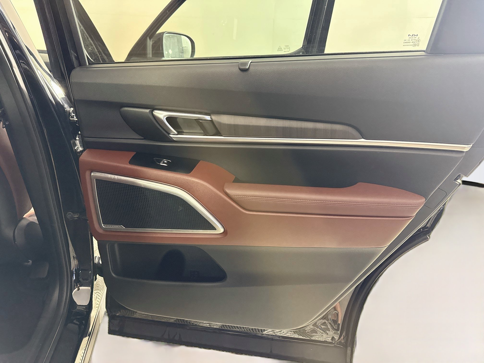 Used 2024 Kia Telluride EX w/ EX Captain's Chair Package FWD image 28