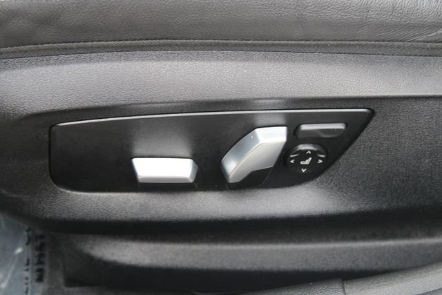 Used 2021 BMW 530e w/ Parking Assistance Package RWD image 34