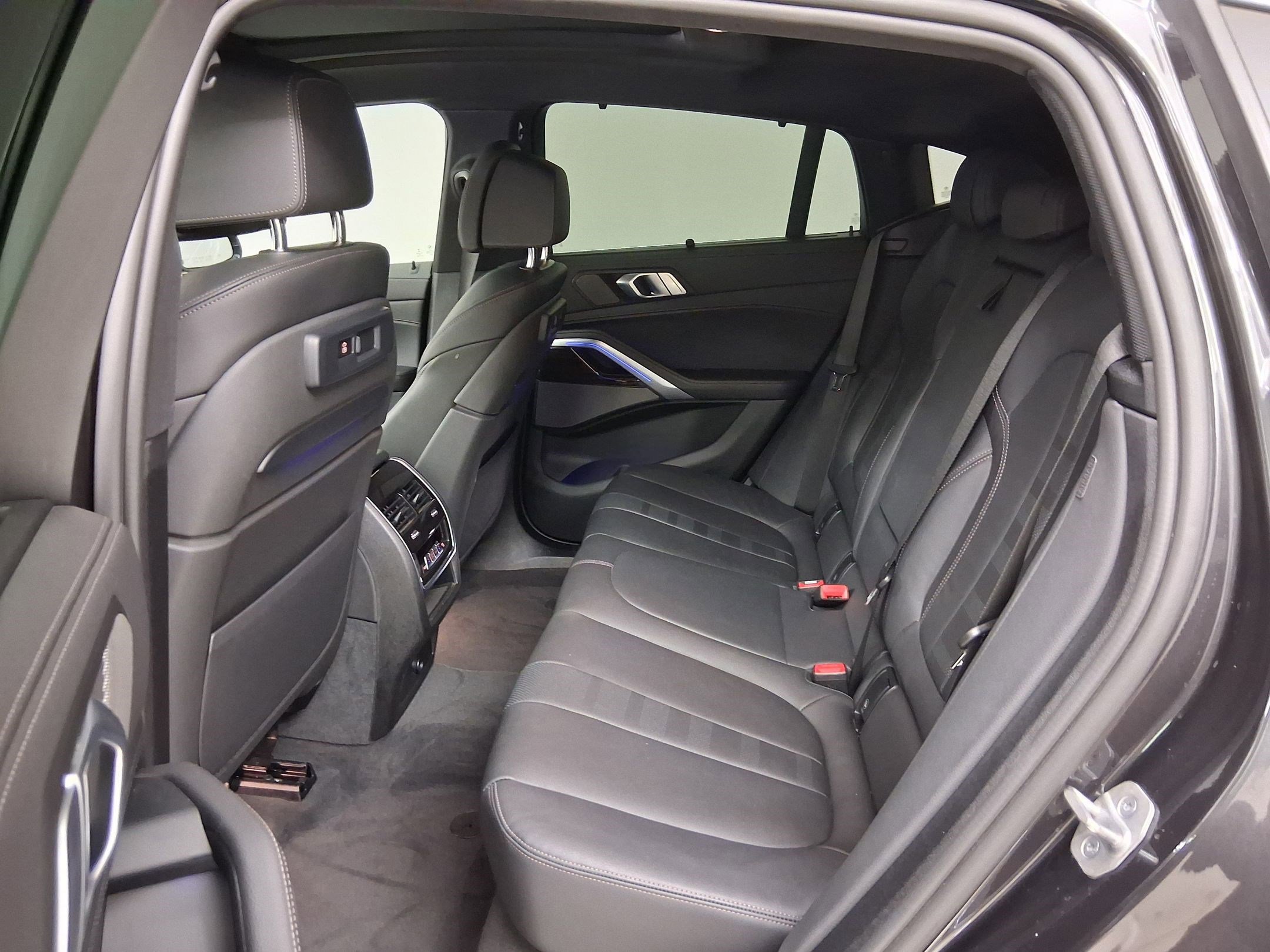 Used 2021 BMW X6 sDrive40i w/ Executive Package RWD image 13