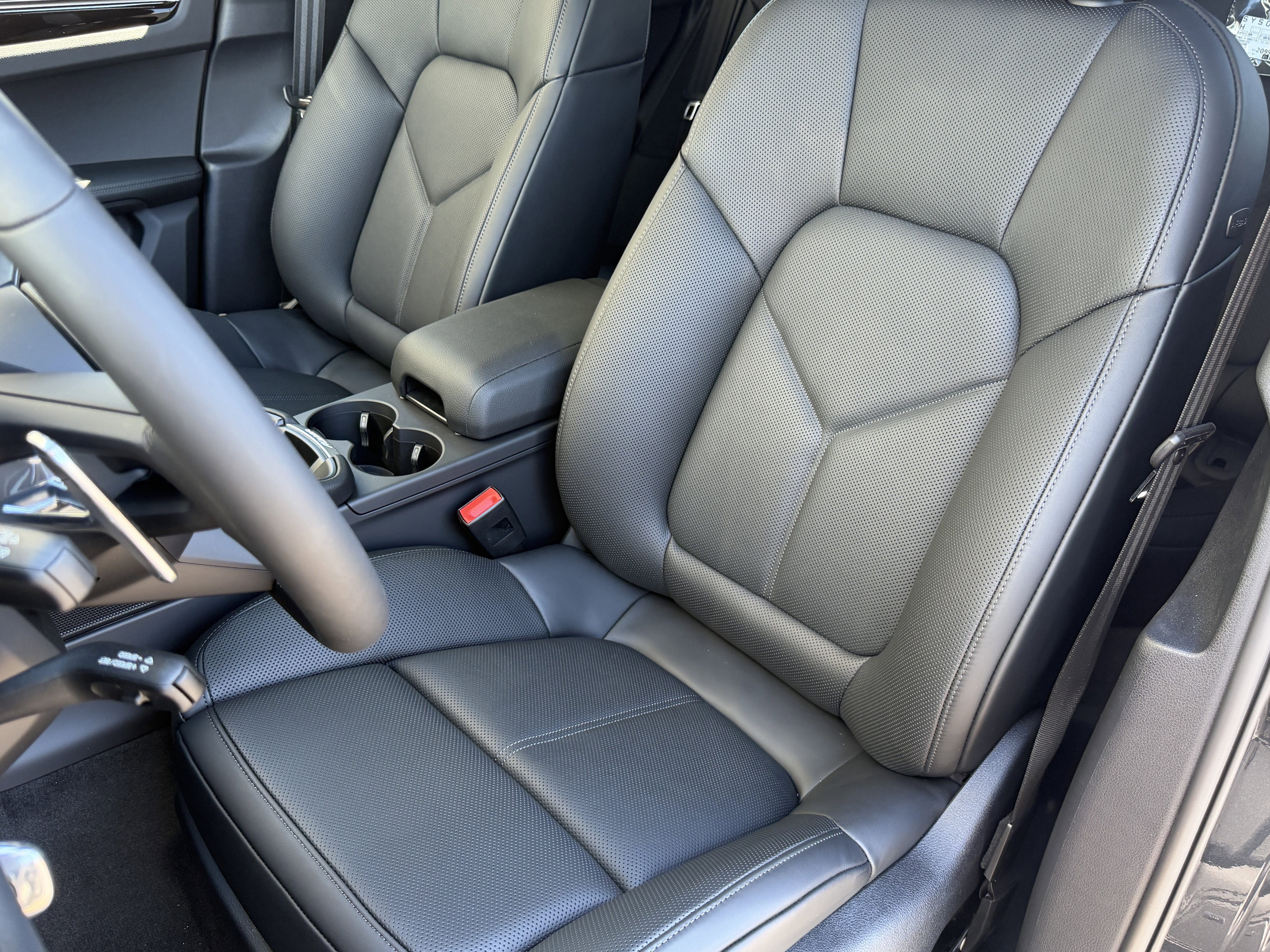 New 2026 Porsche Macan AWD/4WD image 5