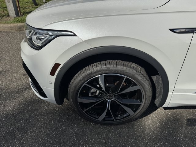 Used 2024 Volkswagen Tiguan SEL R-Line AWD/4WD image 10
