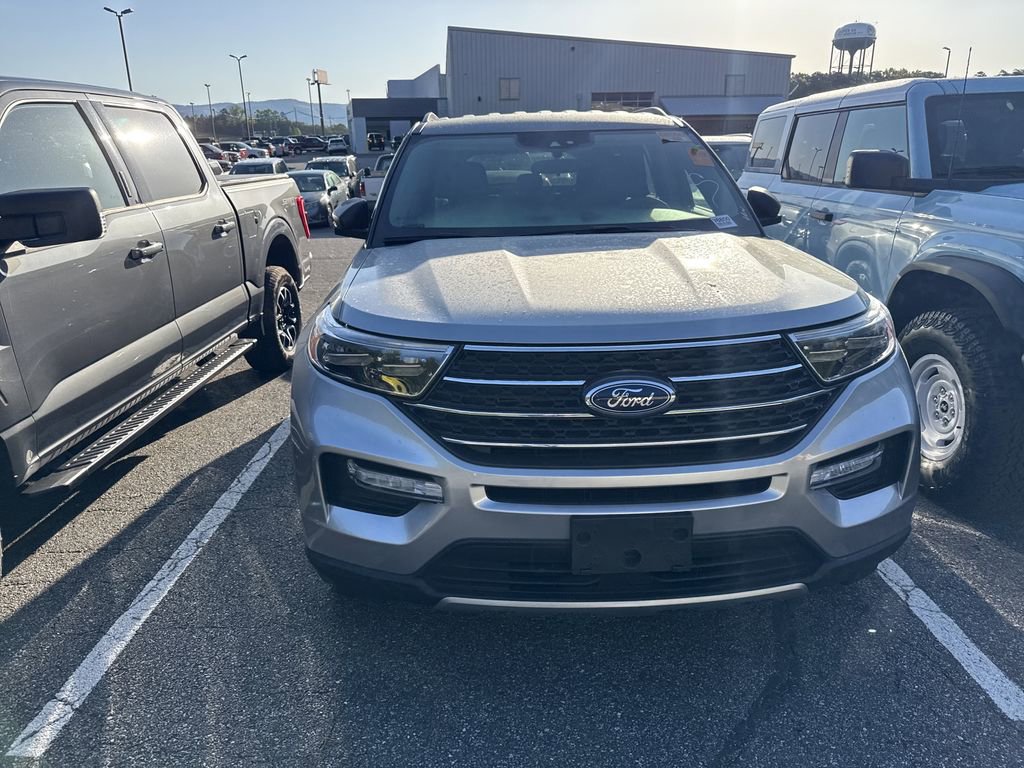 Used 2023 Ford Explorer XLT w/ Equipment Group 202A AWD/4WD image 4