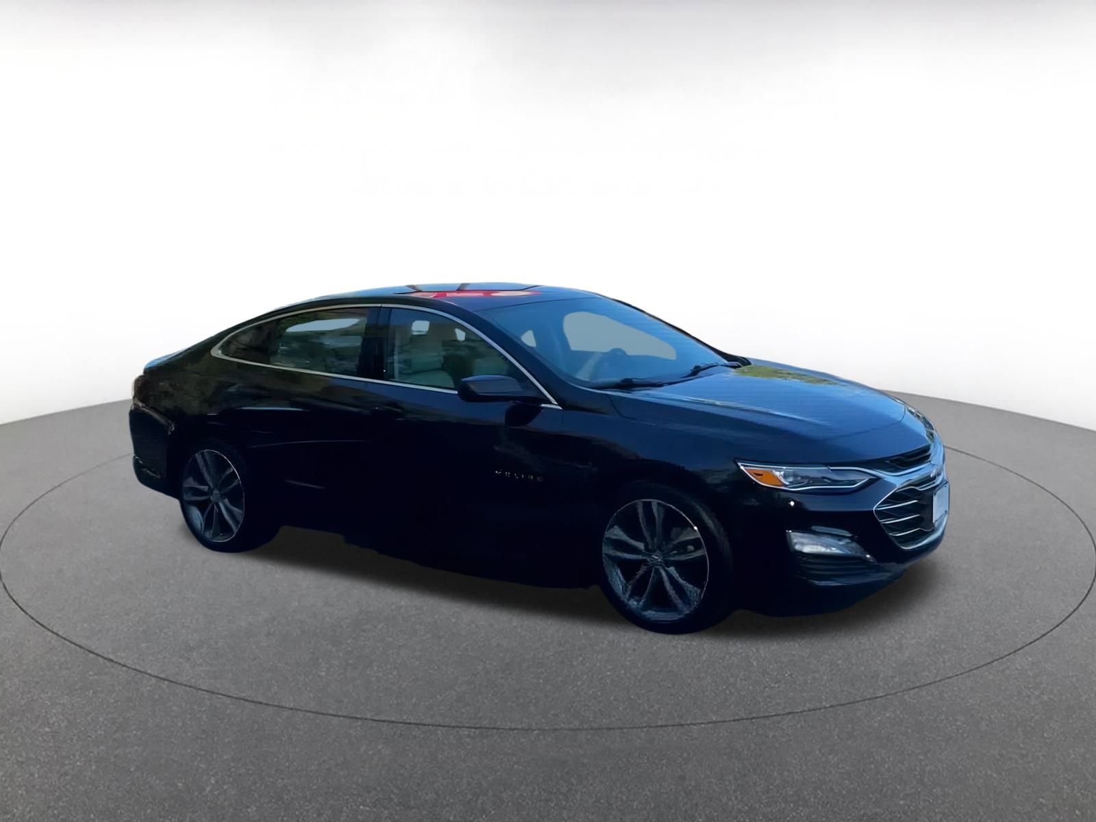 Used 2024 Chevrolet Malibu LT image 2