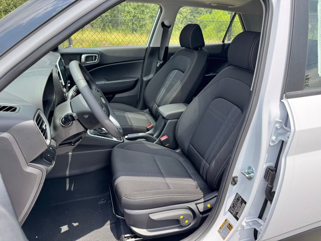 Used 2025 Hyundai Venue SEL image 14