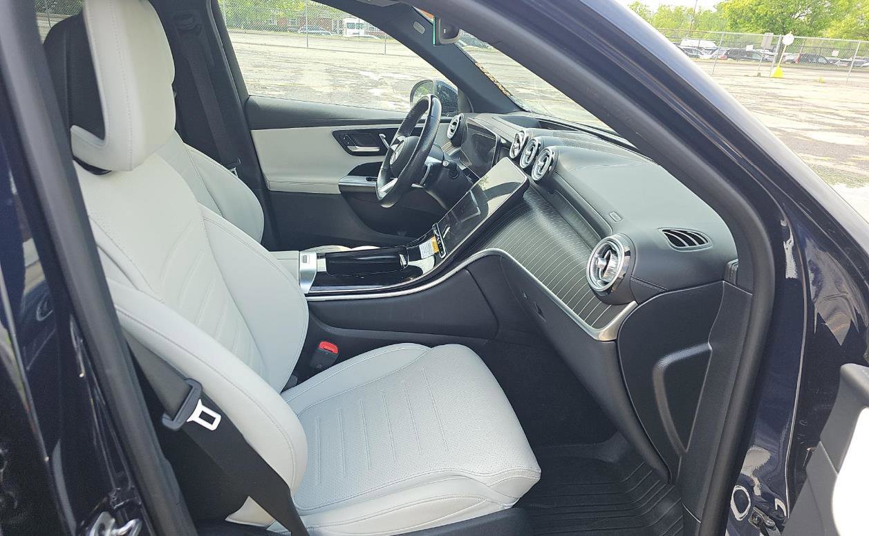 Used 2023 Mercedes-Benz GLC 300 4MATIC w/ Pinnacle Trim Package image 2