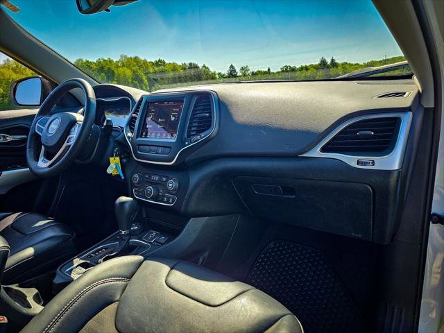 Certified 2022 Jeep Cherokee Latitude w/ Sun & Sound Group AWD/4WD image 42