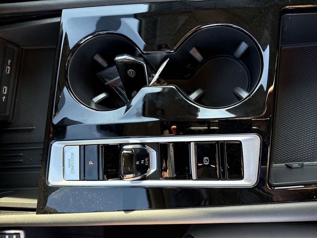 Used 2025 Volkswagen Atlas Peak Edition SE image 39