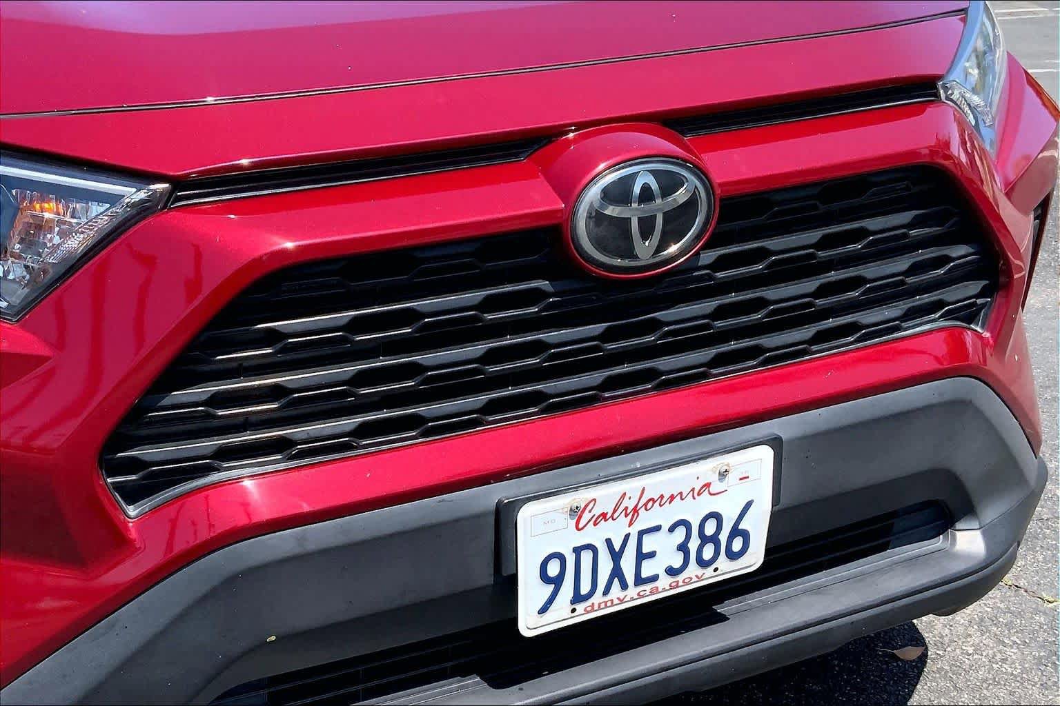 Used 2019 Toyota RAV4 XLE w/ Convenience Package FWD image 29