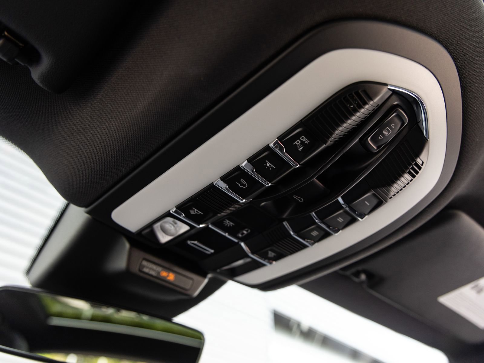 Certified 2025 Porsche Macan image 19