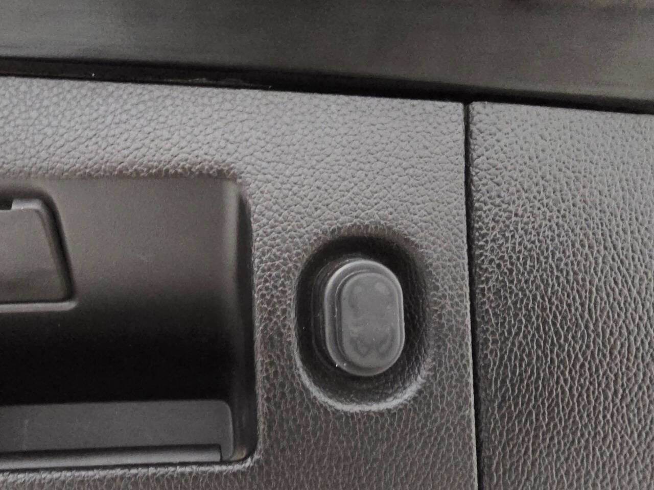 Used 2016 Cadillac Escalade ESV Luxury image 36