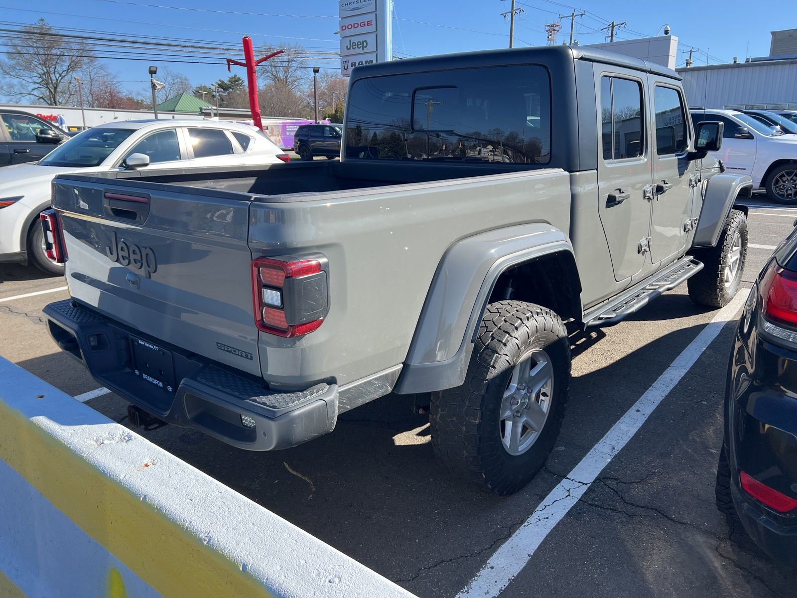 Used 2021 Jeep Gladiator Sport image 4