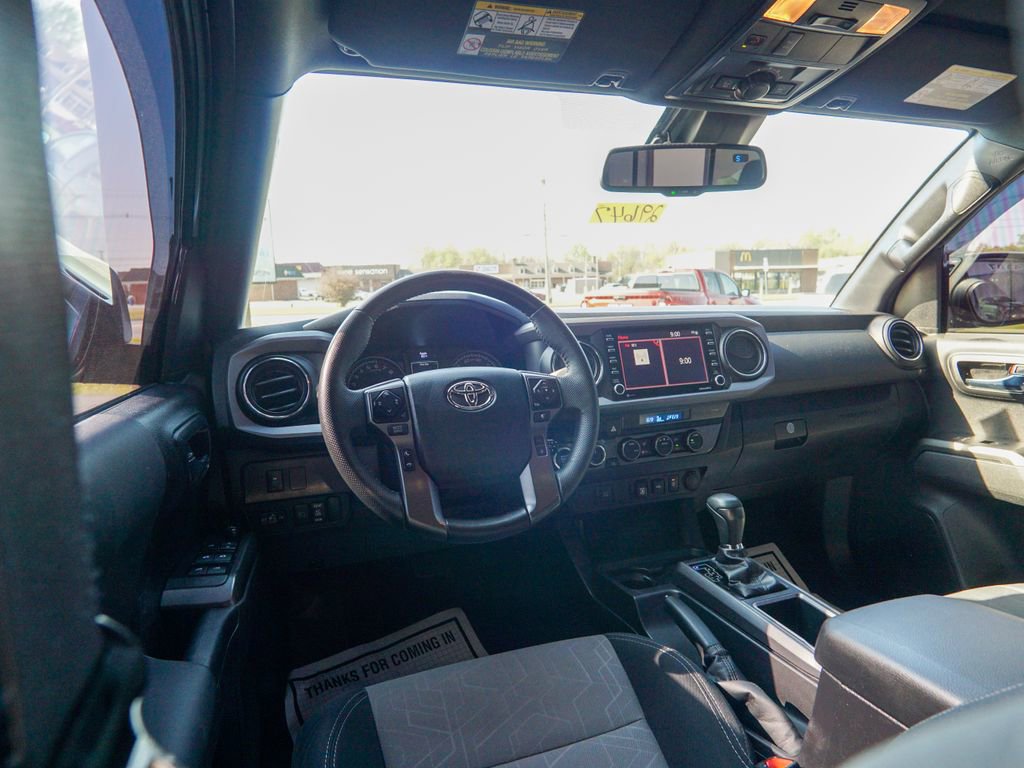 Used 2022 Toyota Tacoma TRD Off-Road AWD/4WD image 11