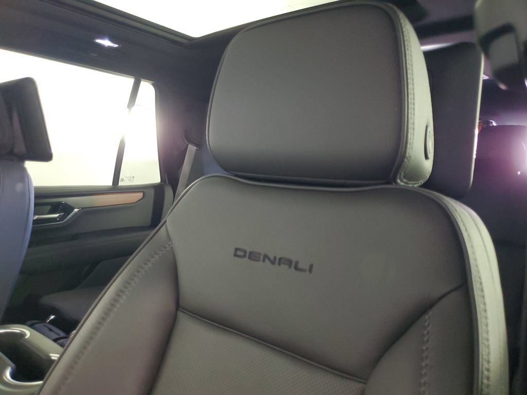 Certified 2025 GMC Yukon Denali w/ Denali Reserve Package AWD/4WD image 30